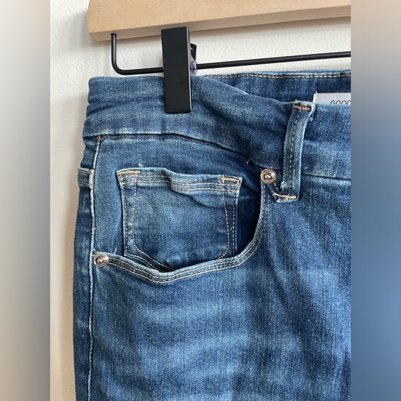NWT- Good Waist Crop Jeans with Raw Hem - Picture 3 of 5